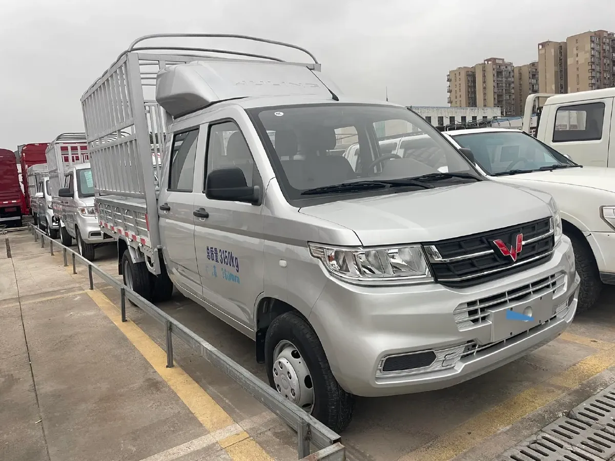 2022 WuLing RongGuang New Truck 1.8L 125HP L4 5MT,autocango,china used car exporter,china ev exporter,chinese used car exporter,chinese used ev exporter