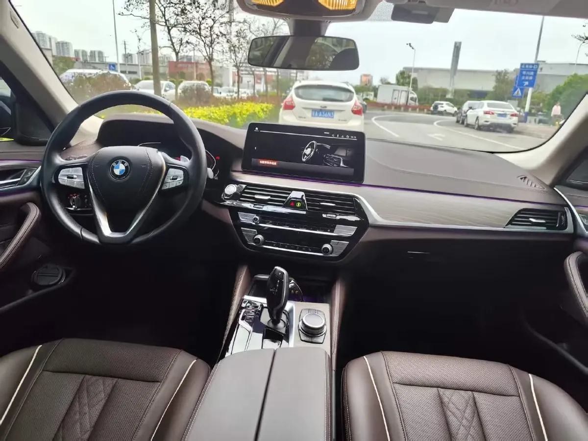 2022 BMW 5 Series 2.0T 252HP L4 8AT,autocango,china used car exporter,china ev exporter,chinese used car exporter,chinese used ev exporter