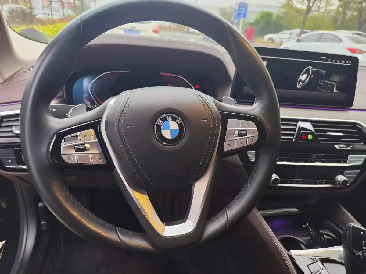 2022 BMW 5 Series 2.0T 252HP L4 8AT,autocango,china used car exporter,china ev exporter,chinese used car exporter,chinese used ev exporter