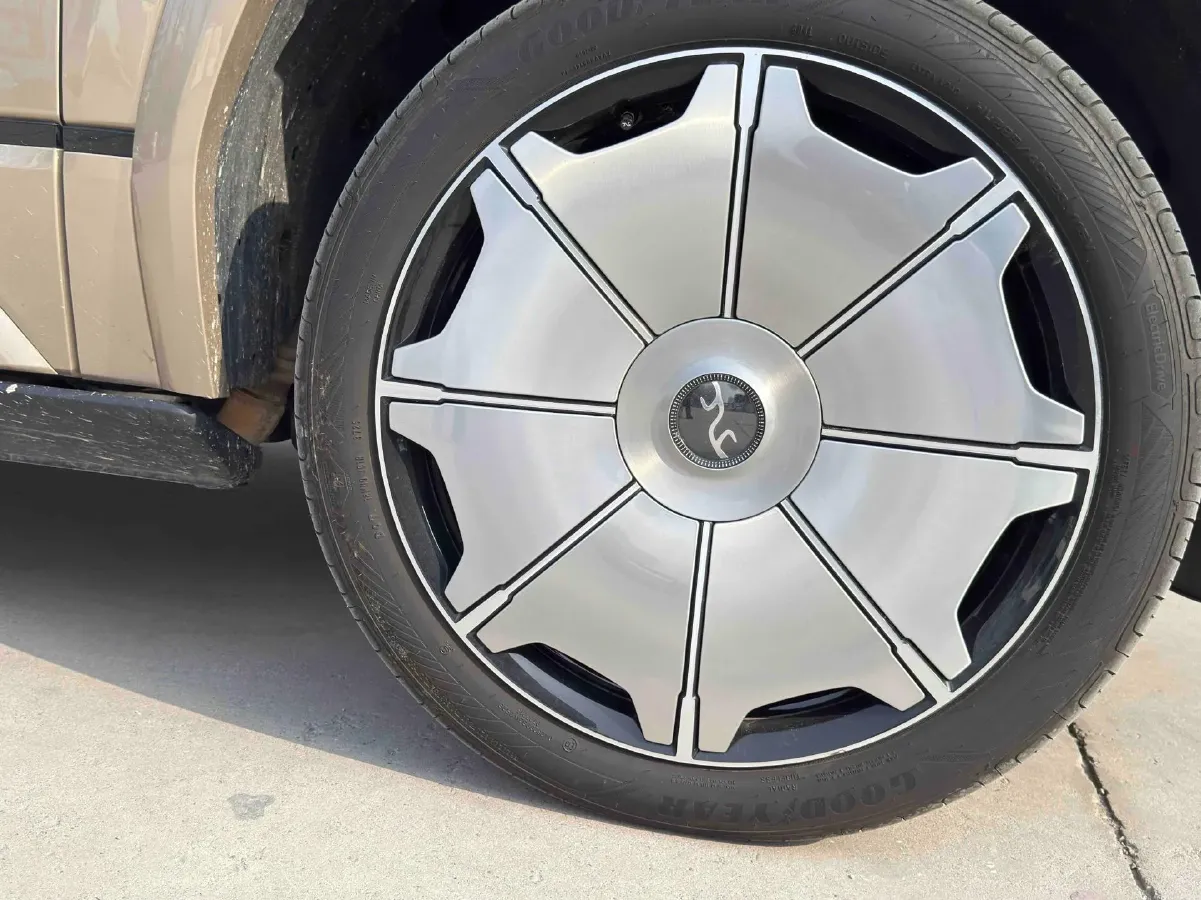 2025 YangWang U8 L REEV 272HP REEV,autocango,china used car exporter,china ev exporter,chinese used car exporter,chinese used ev exporter