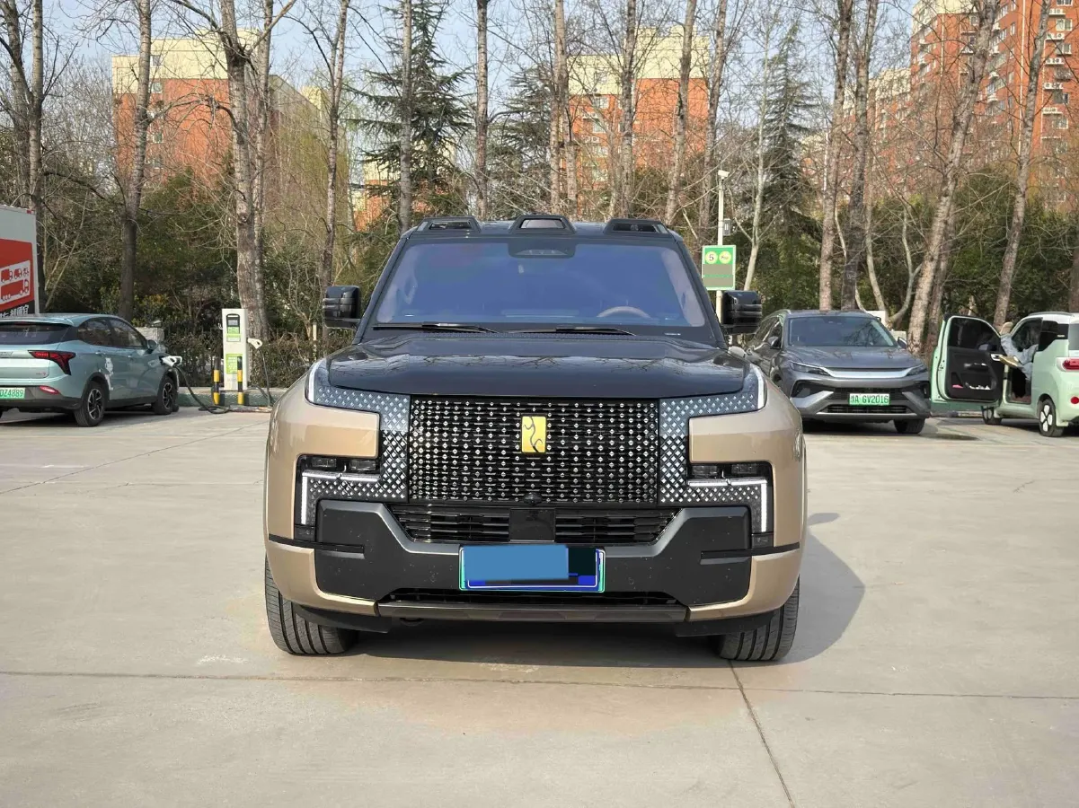 2025 YangWang U8 L REEV 272HP REEV,autocango,china used car exporter,china ev exporter,chinese used car exporter,chinese used ev exporter