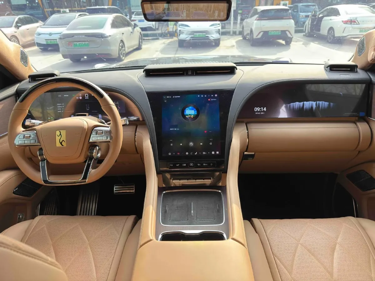 2025 YangWang U8 L REEV 272HP REEV,autocango,china used car exporter,china ev exporter,chinese used car exporter,chinese used ev exporter