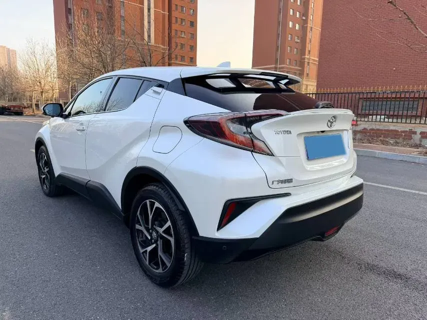 2018 Toyota C-HR 2.0L 171HP L4 CVT,autocango,china used car exporter,china ev exporter,chinese used car exporter,chinese used ev exporter