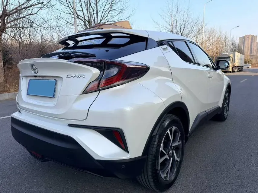 2018 Toyota C-HR 2.0L 171HP L4 CVT,autocango,china used car exporter,china ev exporter,chinese used car exporter,chinese used ev exporter