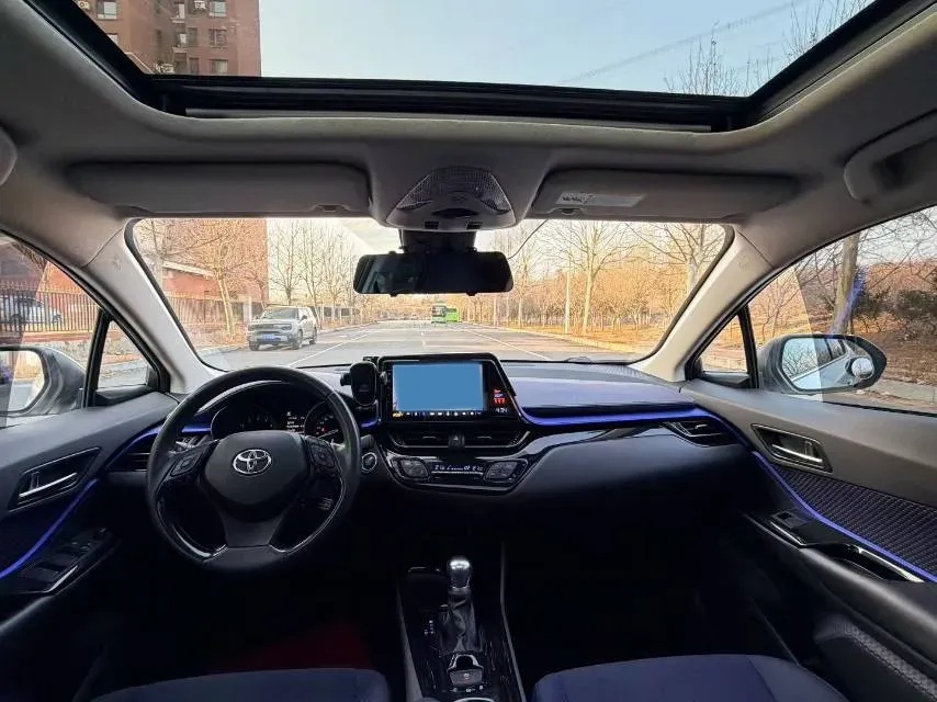2018 Toyota C-HR 2.0L 171HP L4 CVT,autocango,china used car exporter,china ev exporter,chinese used car exporter,chinese used ev exporter