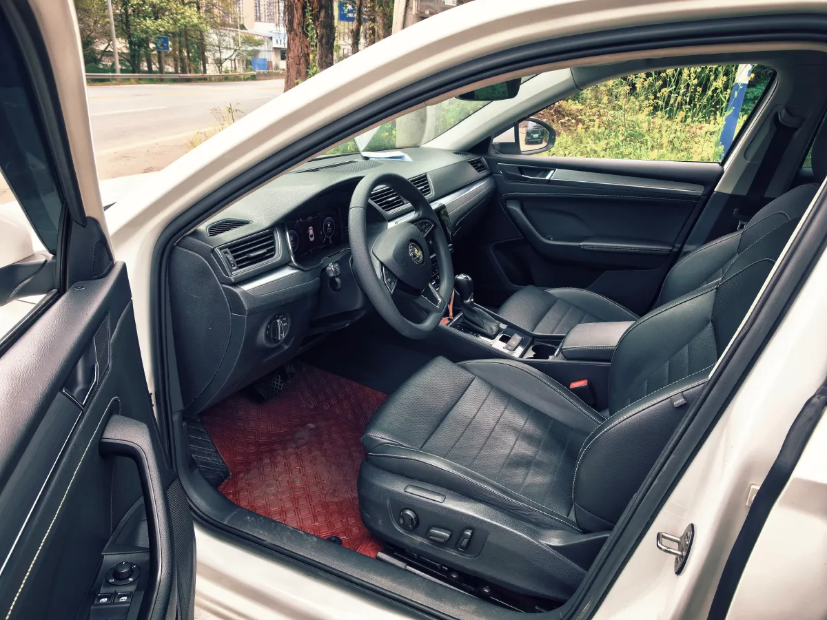 2019 Skoda Superb 1.4T 150HP L4 7DCT,autocango,china used car exporter,china ev exporter,chinese used car exporter,chinese used ev exporter