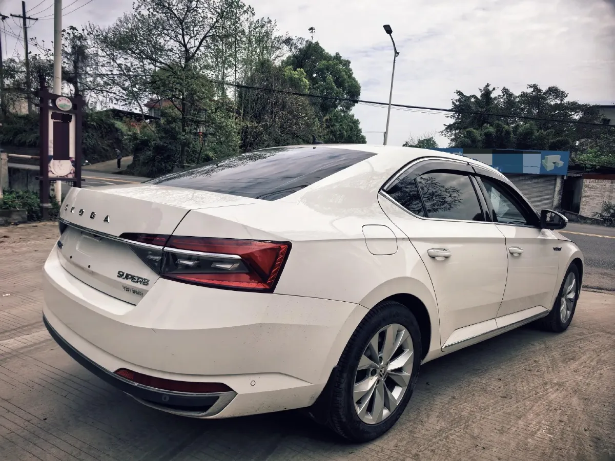 2019 Skoda Superb 1.4T 150HP L4 7DCT,autocango,china used car exporter,china ev exporter,chinese used car exporter,chinese used ev exporter