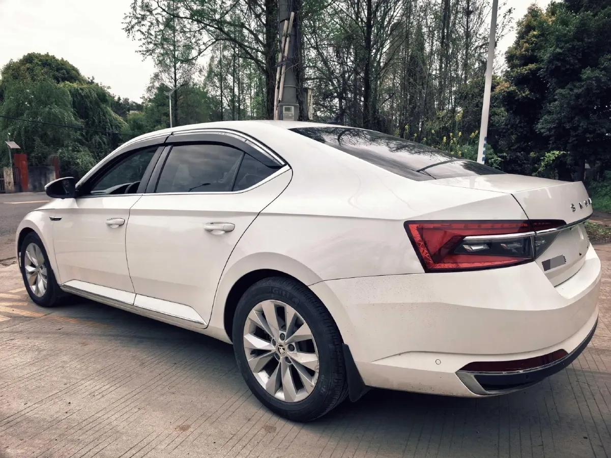 2019 Skoda Superb 1.4T 150HP L4 7DCT,autocango,china used car exporter,china ev exporter,chinese used car exporter,chinese used ev exporter