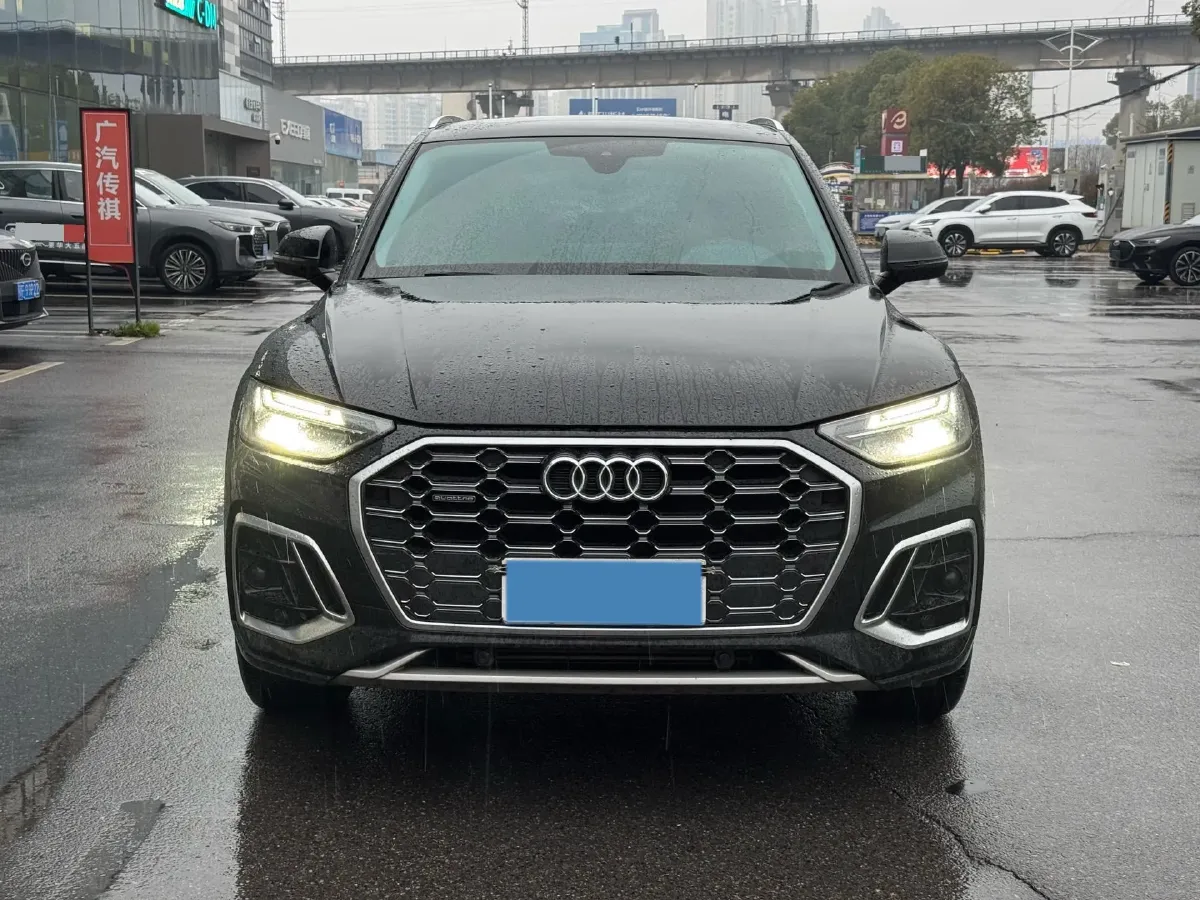 2022 Audi Q5L 2.0T 190HP L4 7DCT,autocango,china used car exporter,china ev exporter,chinese used car exporter,chinese used ev exporter