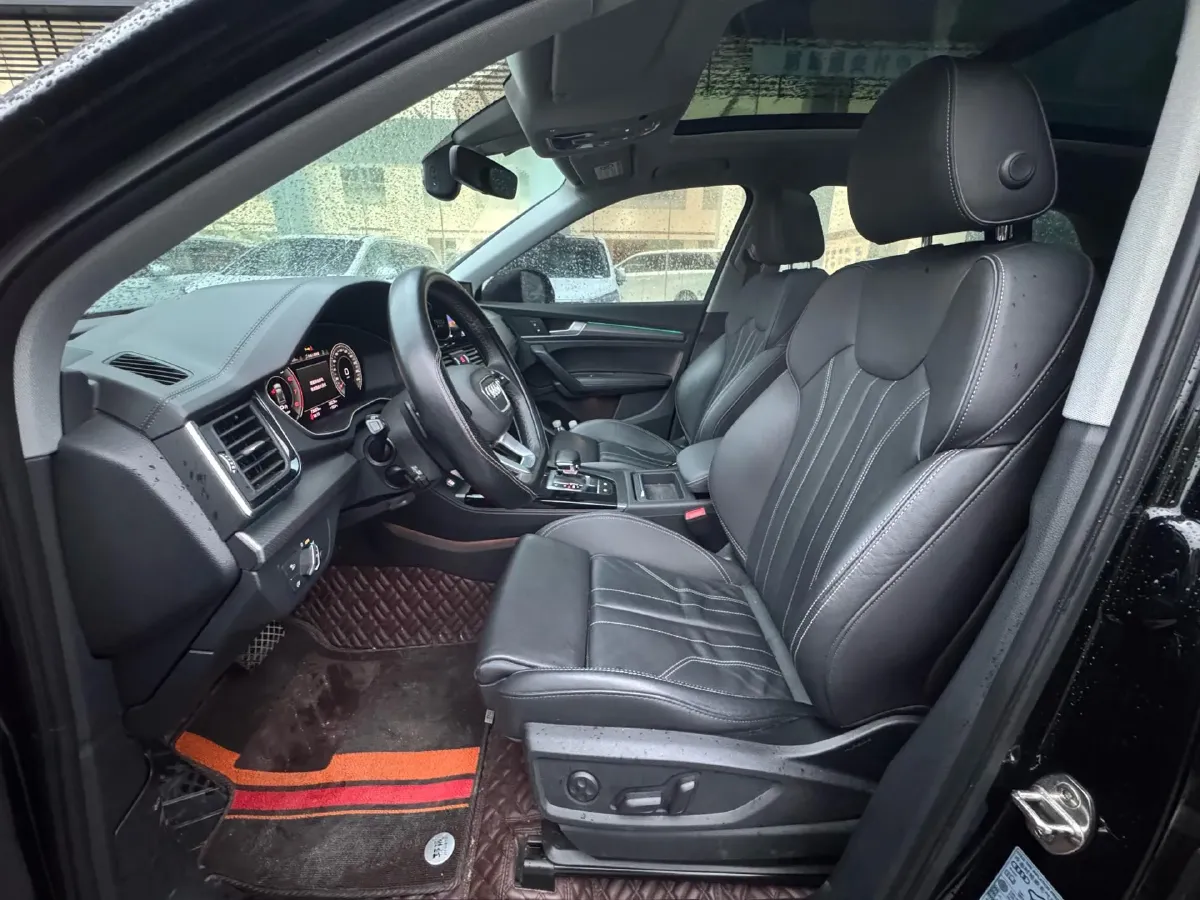 2022 Audi Q5L 2.0T 190HP L4 7DCT,autocango,china used car exporter,china ev exporter,chinese used car exporter,chinese used ev exporter