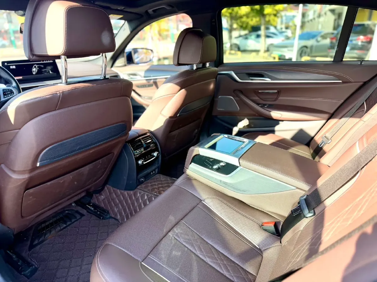 2022 BMW 5 Series 2.0T 252HP L4 8AT,autocango,china used car exporter,china ev exporter,chinese used car exporter,chinese used ev exporter