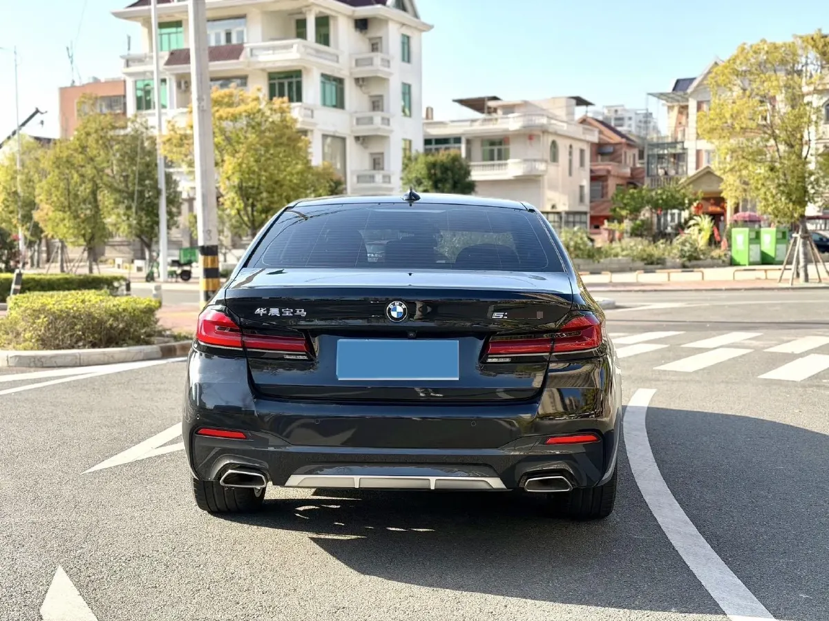 2022 BMW 5 Series 2.0T 252HP L4 8AT,autocango,china used car exporter,china ev exporter,chinese used car exporter,chinese used ev exporter