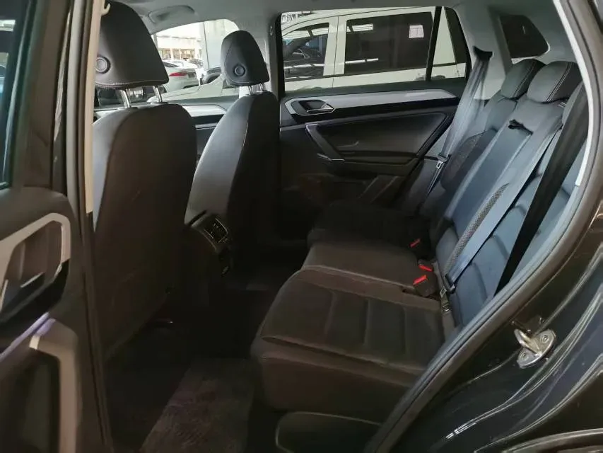 2019 Jeep Cherokee 2.0T 234HP L4 9AT,autocango,china used car exporter,china ev exporter,chinese used car exporter,chinese used ev exporter