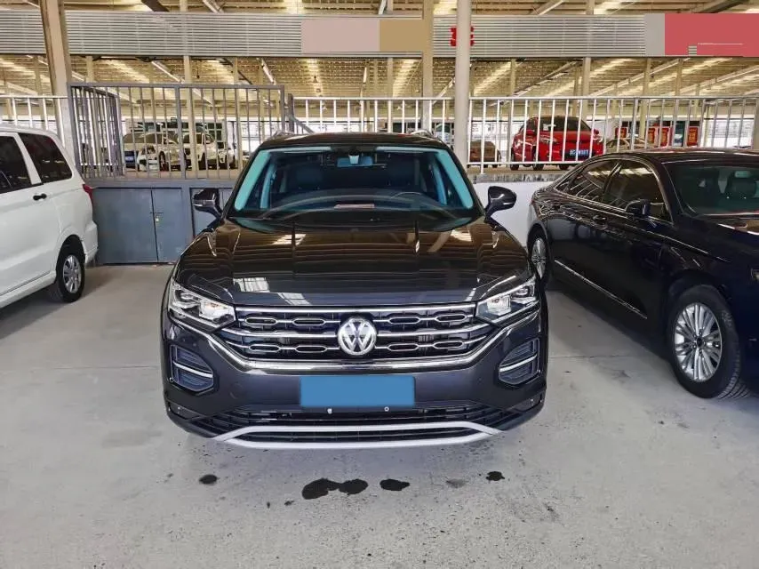 2019 Jeep Cherokee 2.0T 234HP L4 9AT,autocango,china used car exporter,china ev exporter,chinese used car exporter,chinese used ev exporter