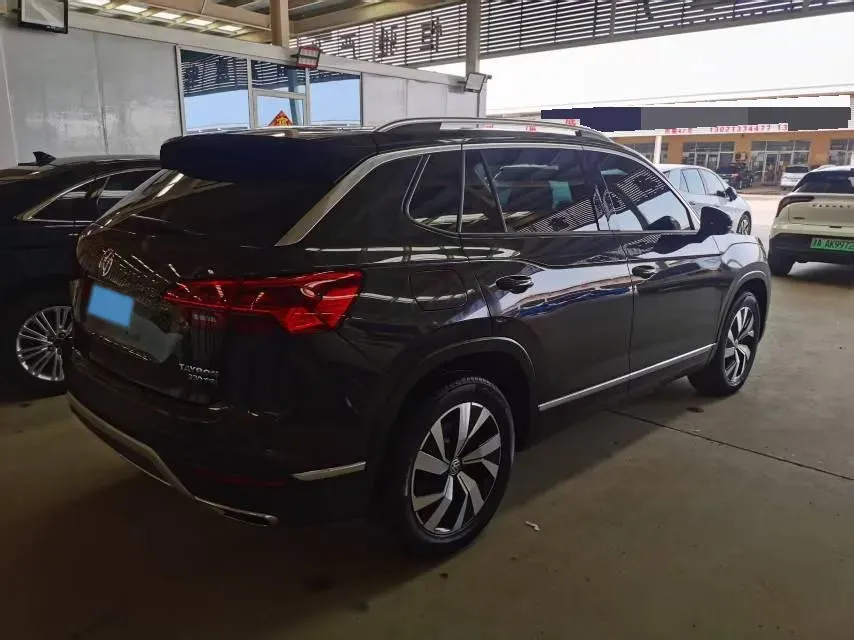 2019 Jeep Cherokee 2.0T 234HP L4 9AT,autocango,china used car exporter,china ev exporter,chinese used car exporter,chinese used ev exporter