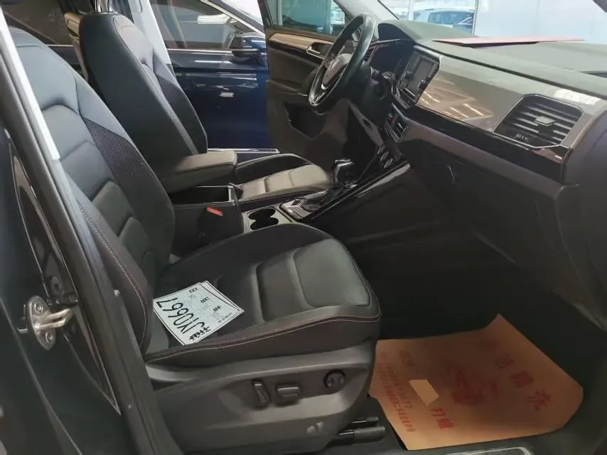 2019 Jeep Cherokee 2.0T 234HP L4 9AT,autocango,china used car exporter,china ev exporter,chinese used car exporter,chinese used ev exporter