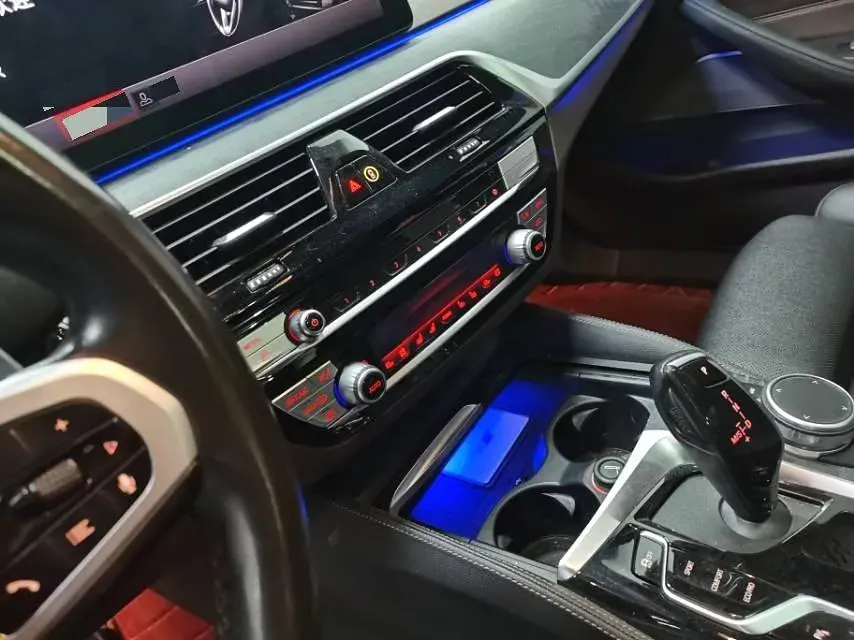 2022 BMW 5 Series 2.0T 252HP L4 8AT,autocango,china used car exporter,china ev exporter,chinese used car exporter,chinese used ev exporter