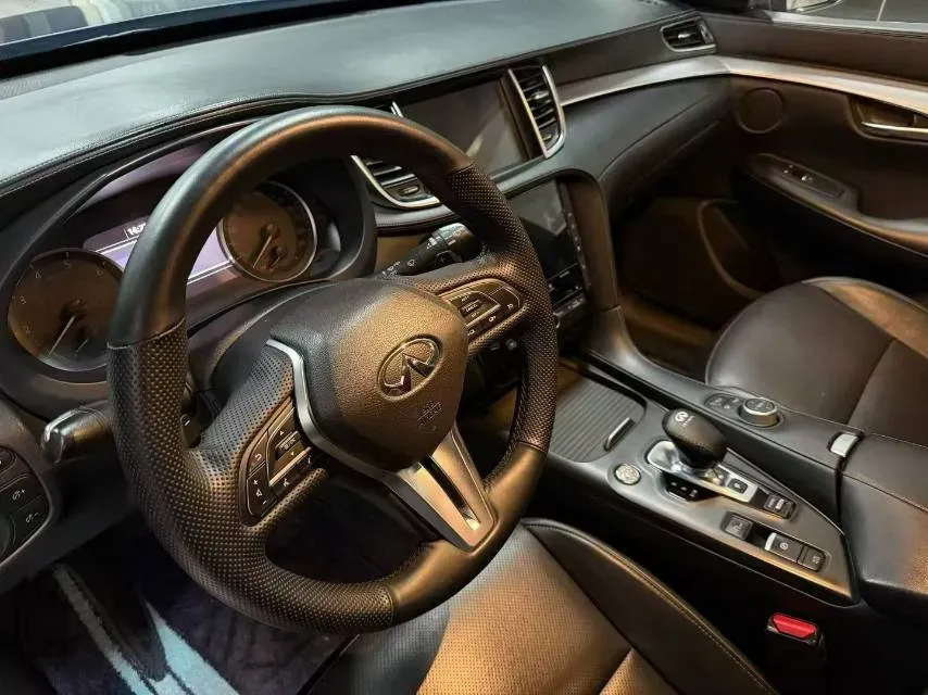 2018 Infiniti QX30 2.0T 211HP L4 7DCT,autocango,china used car exporter,china ev exporter,chinese used car exporter,chinese used ev exporter