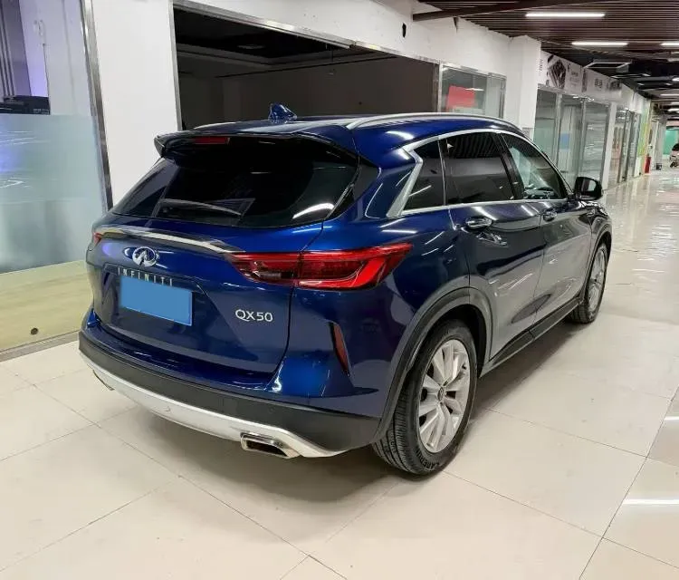 2018 Infiniti QX30 2.0T 211HP L4 7DCT,autocango,china used car exporter,china ev exporter,chinese used car exporter,chinese used ev exporter