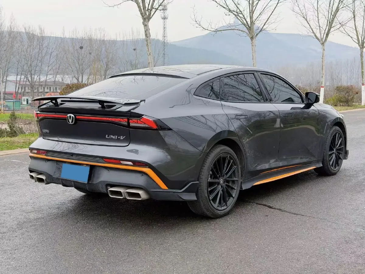 2024 ChangAn UNI-V 1.5T 188HP L4 7DCT,autocango,china used car exporter,china ev exporter,chinese used car exporter,chinese used ev exporter