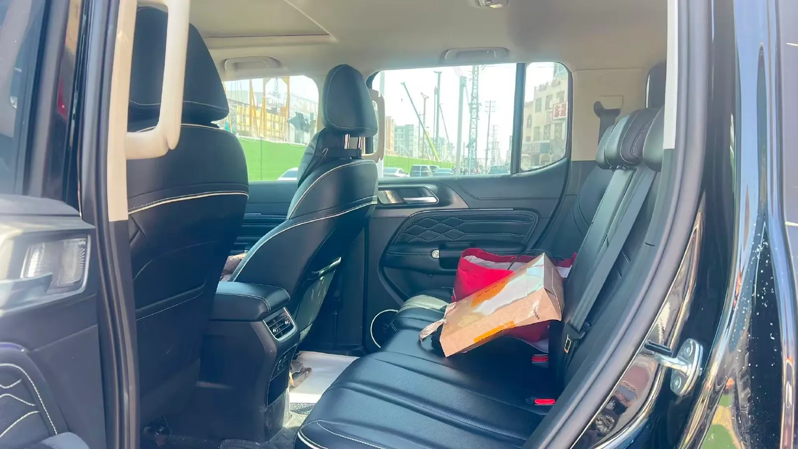 2021 Tank 300 2.0T 227HP L4 8AT,autocango,china used car exporter,china ev exporter,chinese used car exporter,chinese used ev exporter