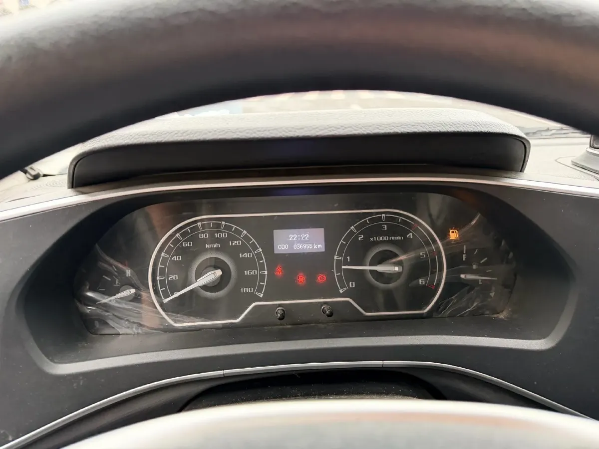 2021 MAXUS XinTu V80 2.0T 127HP L4 6MT,autocango,china used car exporter,china ev exporter,chinese used car exporter,chinese used ev exporter