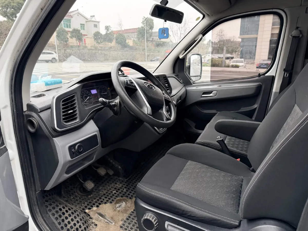 2021 MAXUS XinTu V80 2.0T 127HP L4 6MT,autocango,china used car exporter,china ev exporter,chinese used car exporter,chinese used ev exporter