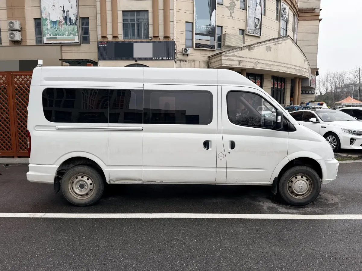 2021 MAXUS XinTu V80 2.0T 127HP L4 6MT,autocango,china used car exporter,china ev exporter,chinese used car exporter,chinese used ev exporter