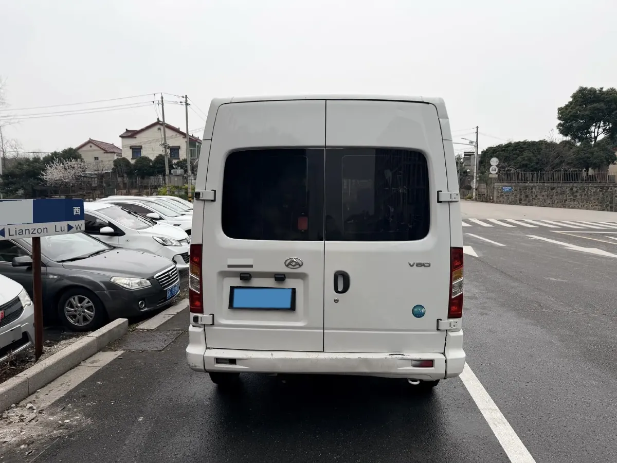 2021 MAXUS XinTu V80 2.0T 127HP L4 6MT,autocango,china used car exporter,china ev exporter,chinese used car exporter,chinese used ev exporter