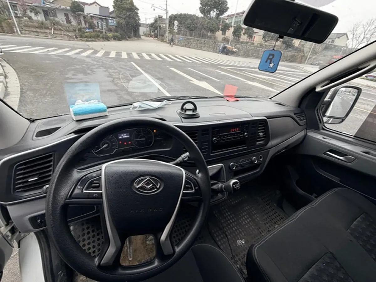 2021 MAXUS XinTu V80 2.0T 127HP L4 6MT,autocango,china used car exporter,china ev exporter,chinese used car exporter,chinese used ev exporter