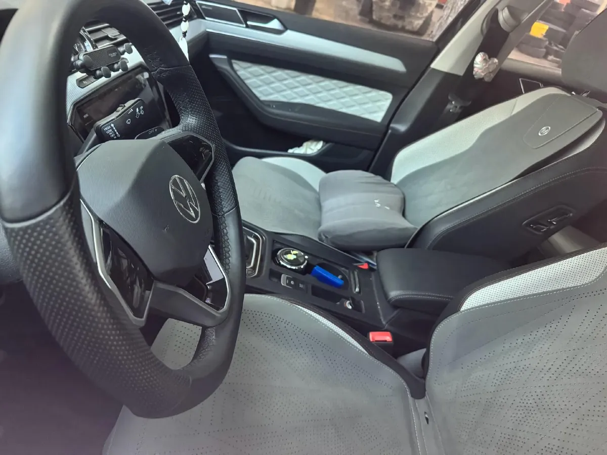 2023 Volkswagen Magotan 2.0T 186HP L4 7DCT,autocango,china used car exporter,china ev exporter,chinese used car exporter,chinese used ev exporter