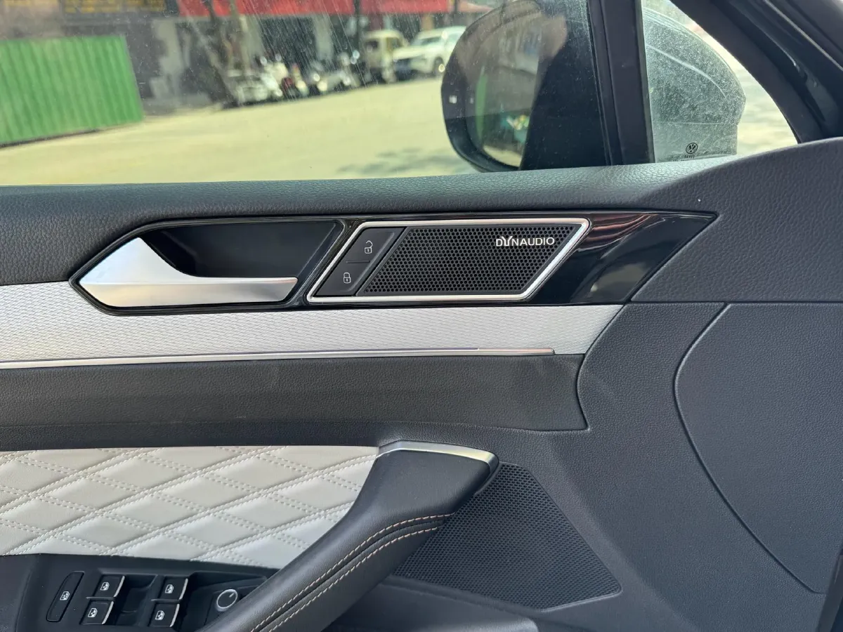 2023 Volkswagen Magotan 2.0T 186HP L4 7DCT,autocango,china used car exporter,china ev exporter,chinese used car exporter,chinese used ev exporter