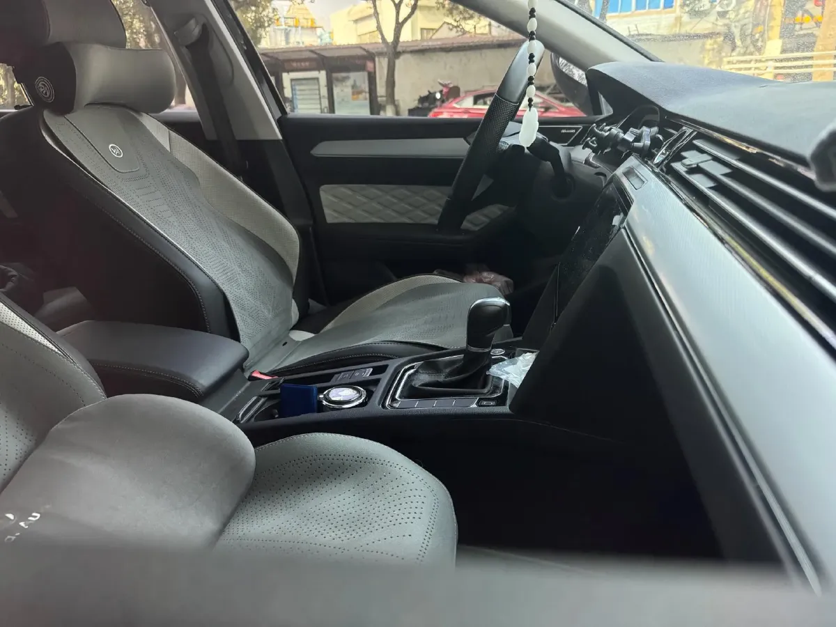 2023 Volkswagen Magotan 2.0T 186HP L4 7DCT,autocango,china used car exporter,china ev exporter,chinese used car exporter,chinese used ev exporter