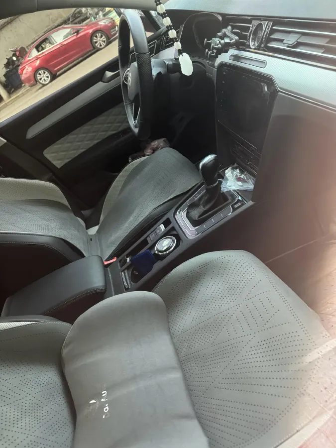 2023 Volkswagen Magotan 2.0T 186HP L4 7DCT,autocango,china used car exporter,china ev exporter,chinese used car exporter,chinese used ev exporter