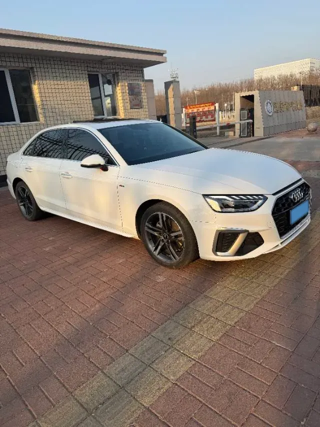 2022 Audi A4L 2.0T 190HP L4 7DCT,autocango,china used car exporter,china ev exporter,chinese used car exporter,chinese used ev exporter