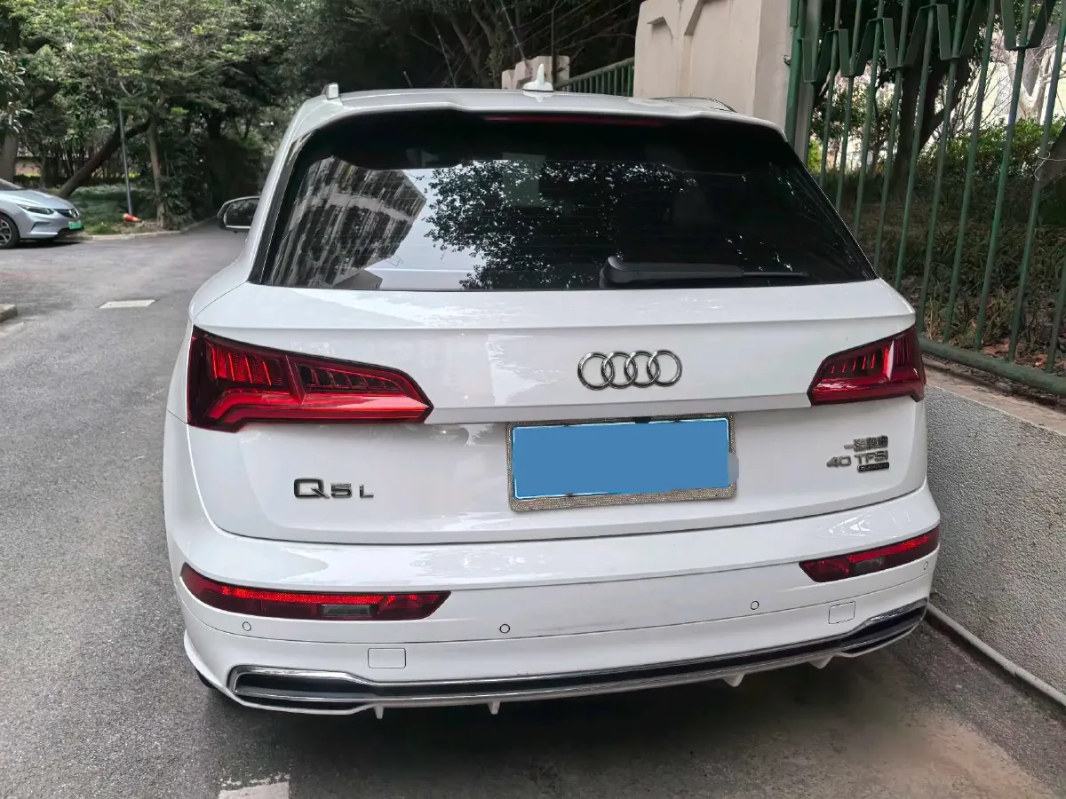2020 Audi Q5L 2.0T 190HP L4 7DCT,autocango,china used car exporter,china ev exporter,chinese used car exporter,chinese used ev exporter