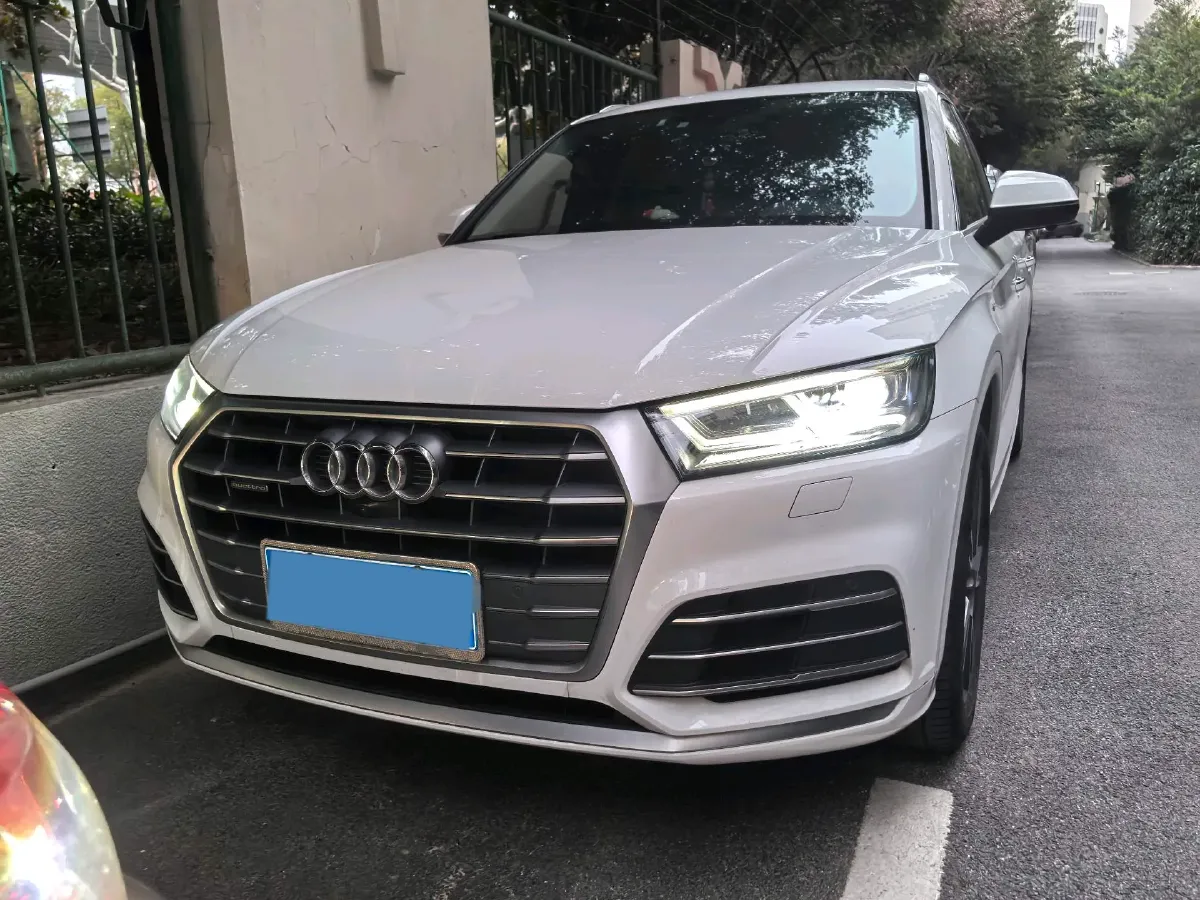 2020 Audi Q5L 2.0T 190HP L4 7DCT,autocango,china used car exporter,china ev exporter,chinese used car exporter,chinese used ev exporter