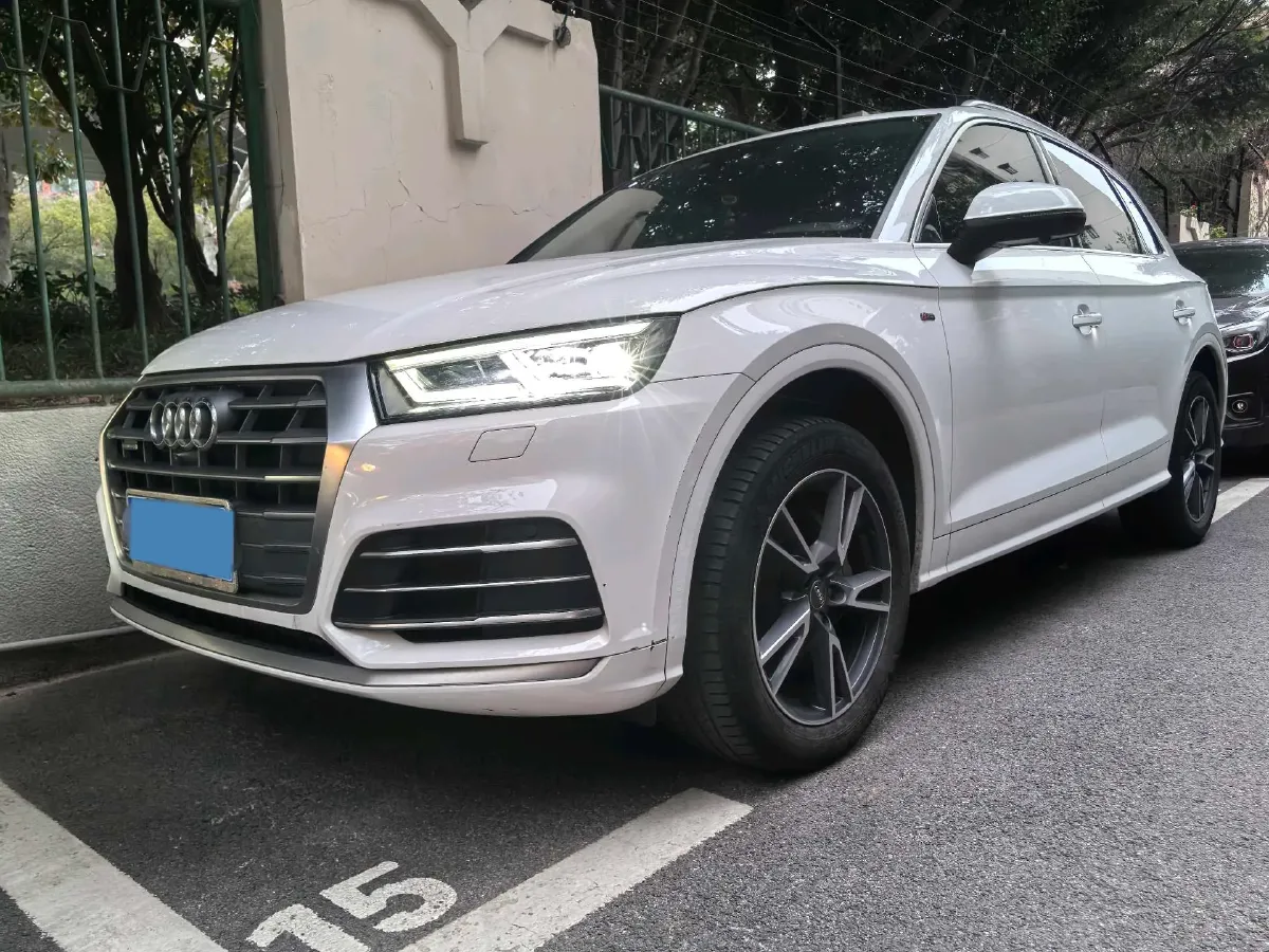 2020 Audi Q5L 2.0T 190HP L4 7DCT,autocango,china used car exporter,china ev exporter,chinese used car exporter,chinese used ev exporter