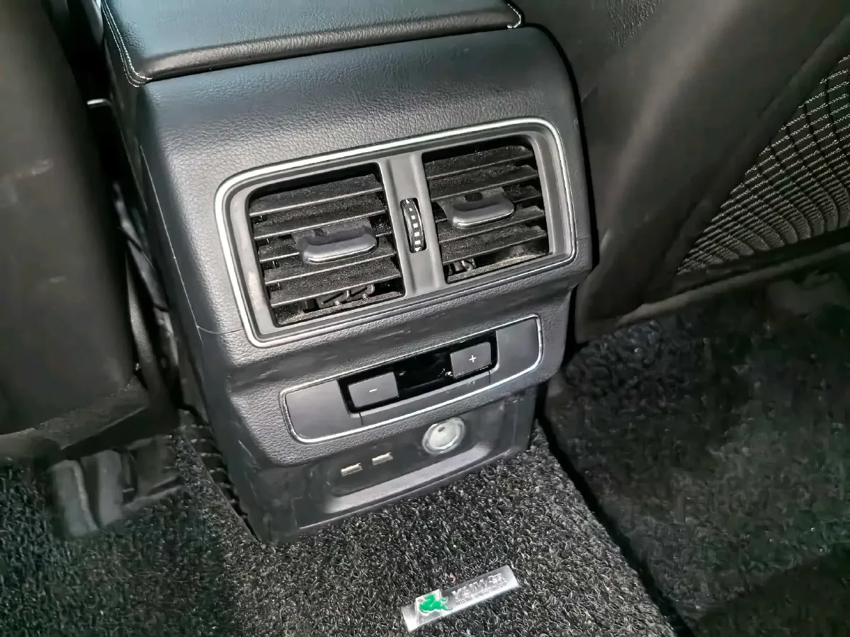 2020 Audi Q5L 2.0T 190HP L4 7DCT,autocango,china used car exporter,china ev exporter,chinese used car exporter,chinese used ev exporter