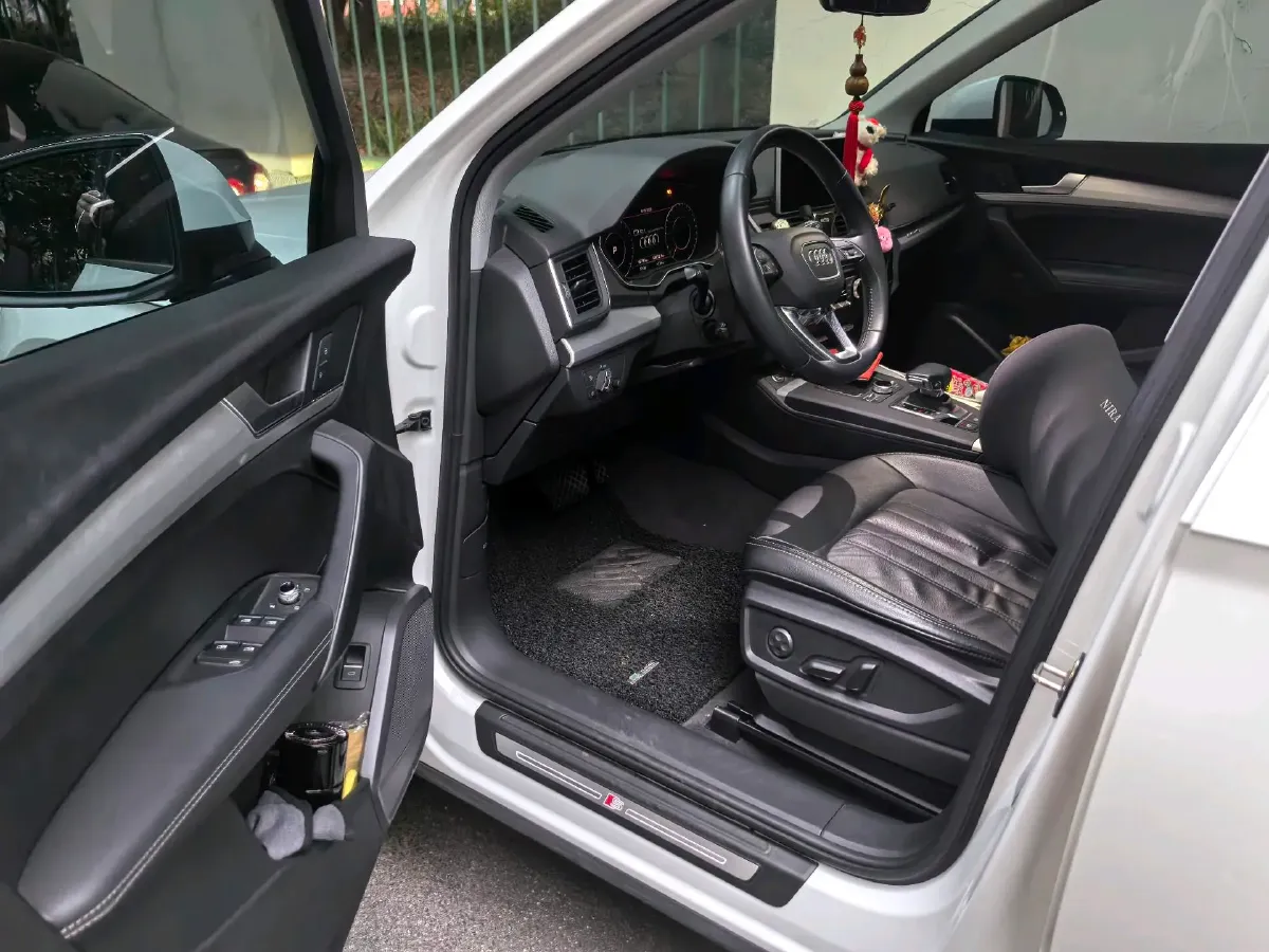 2020 Audi Q5L 2.0T 190HP L4 7DCT,autocango,china used car exporter,china ev exporter,chinese used car exporter,chinese used ev exporter