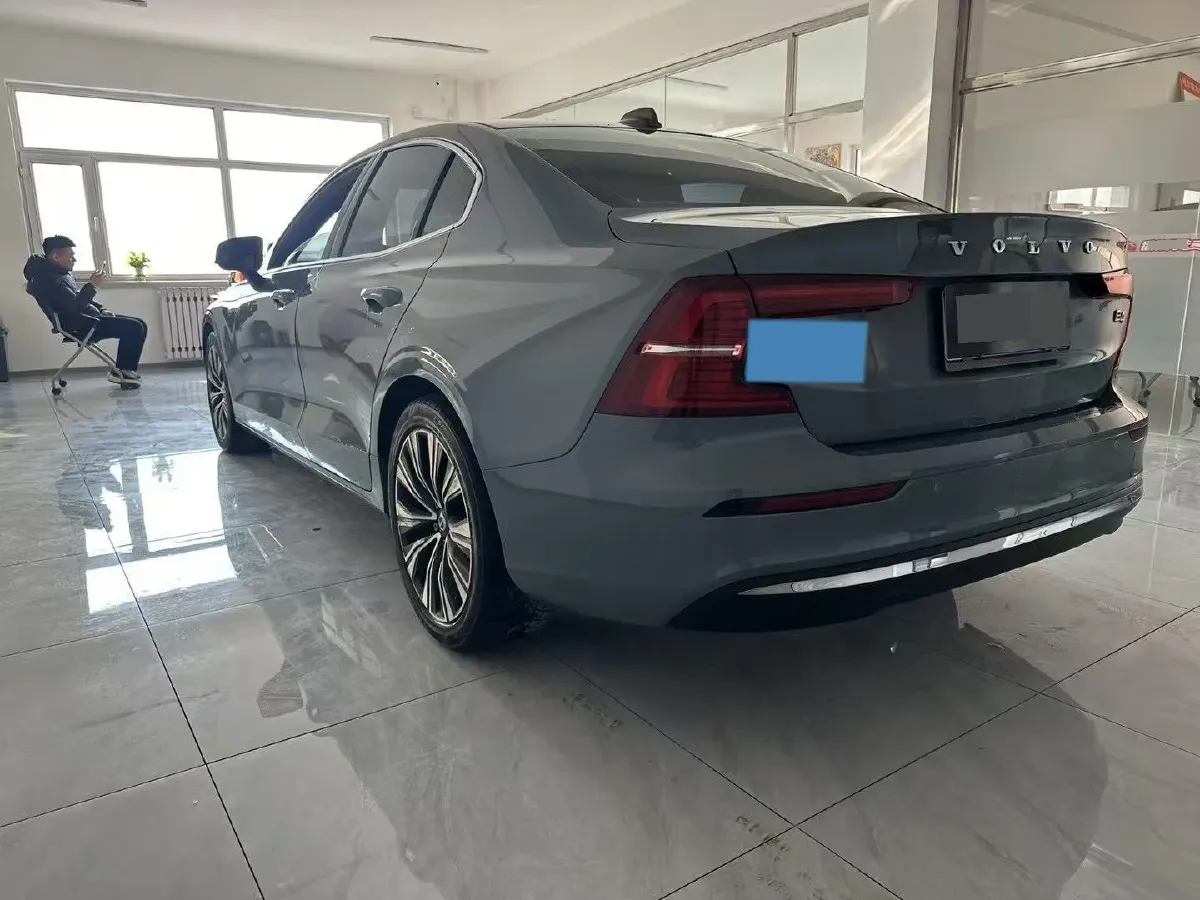 2025 Volvo S60 2.0T 197HP L4 7DCT,autocango,china used car exporter,china ev exporter,chinese used car exporter,chinese used ev exporter