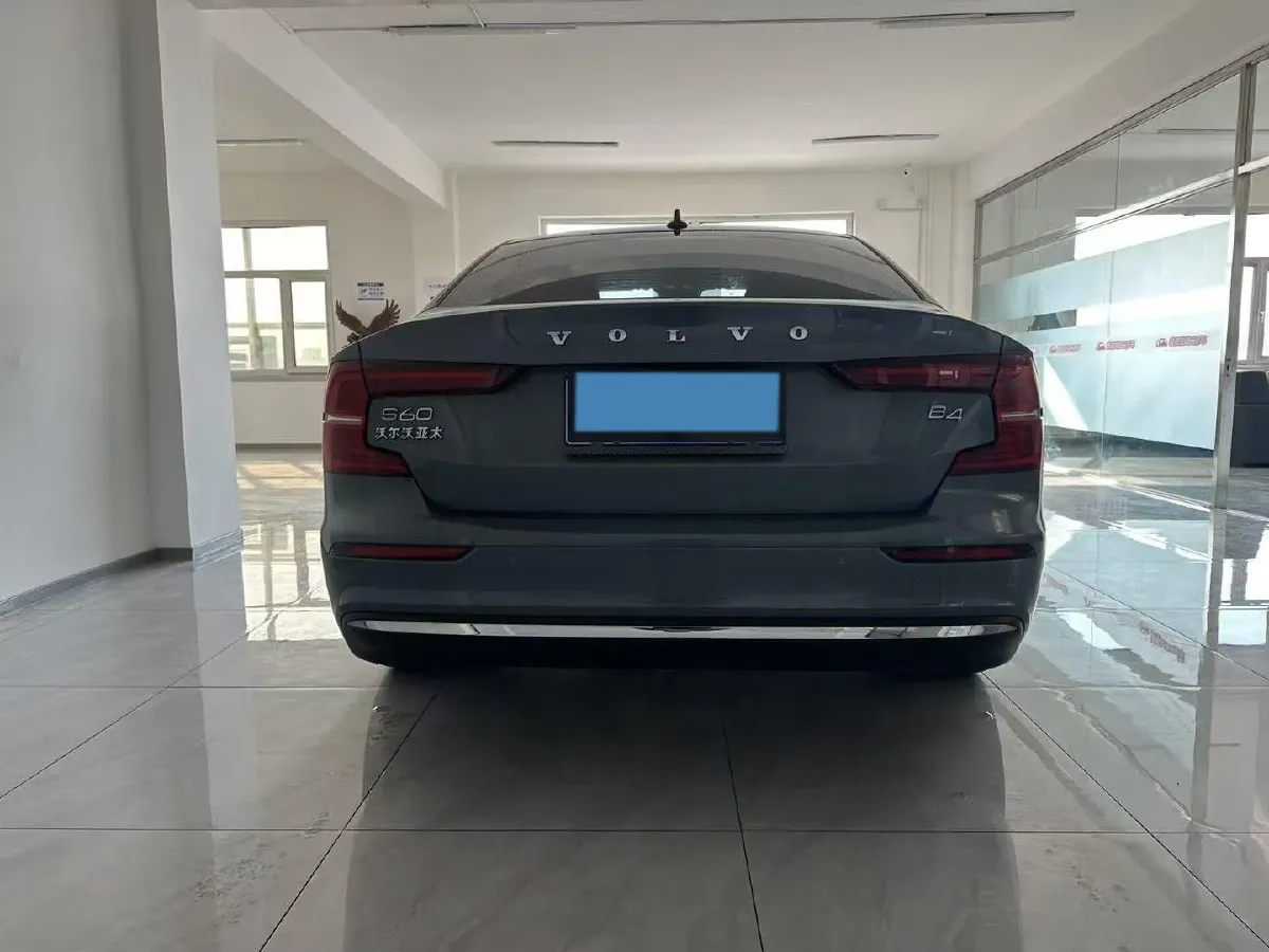 2025 Volvo S60 2.0T 197HP L4 7DCT,autocango,china used car exporter,china ev exporter,chinese used car exporter,chinese used ev exporter