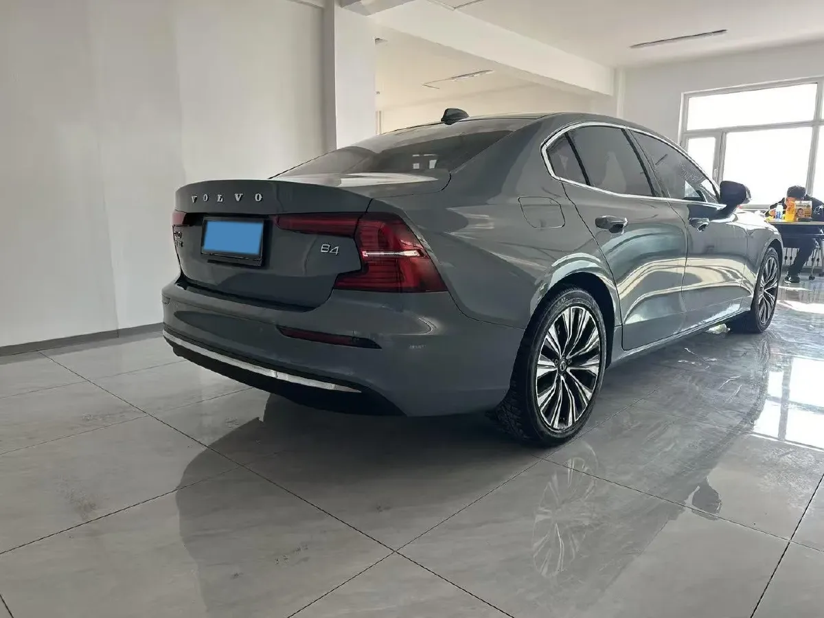 2025 Volvo S60 2.0T 197HP L4 7DCT,autocango,china used car exporter,china ev exporter,chinese used car exporter,chinese used ev exporter