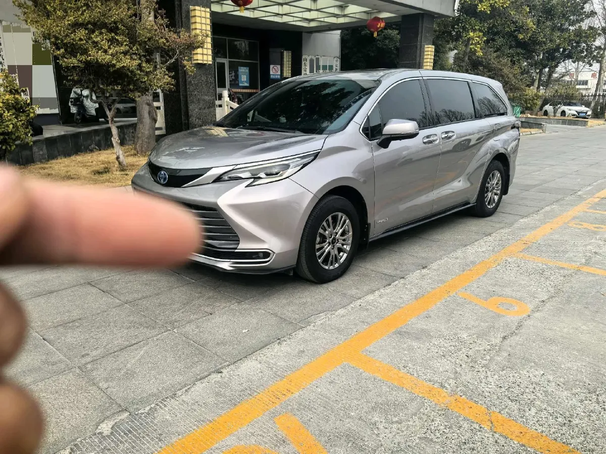 2023 Toyota Sienna 2.5L 189HP L4 E-CVT Hybrid,autocango,china used car exporter,china ev exporter,chinese used car exporter,chinese used ev exporter