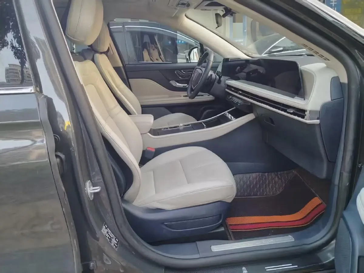 2024 Lincoln Corsair 2.0T 261HP L4 8AT,autocango,china used car exporter,china ev exporter,chinese used car exporter,chinese used ev exporter