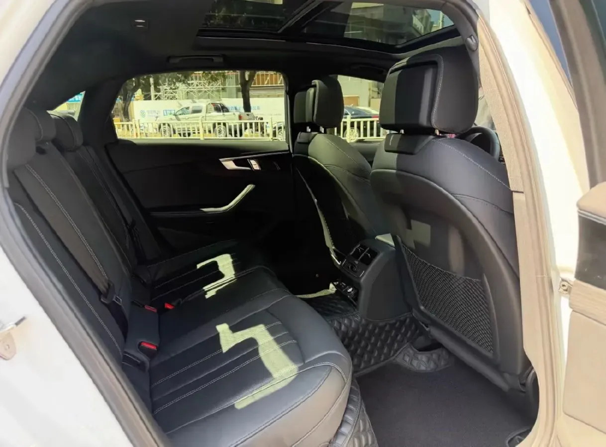 2023 Audi A4L 2.0T 190HP L4 7DCT,autocango,china used car exporter,china ev exporter,chinese used car exporter,chinese used ev exporter