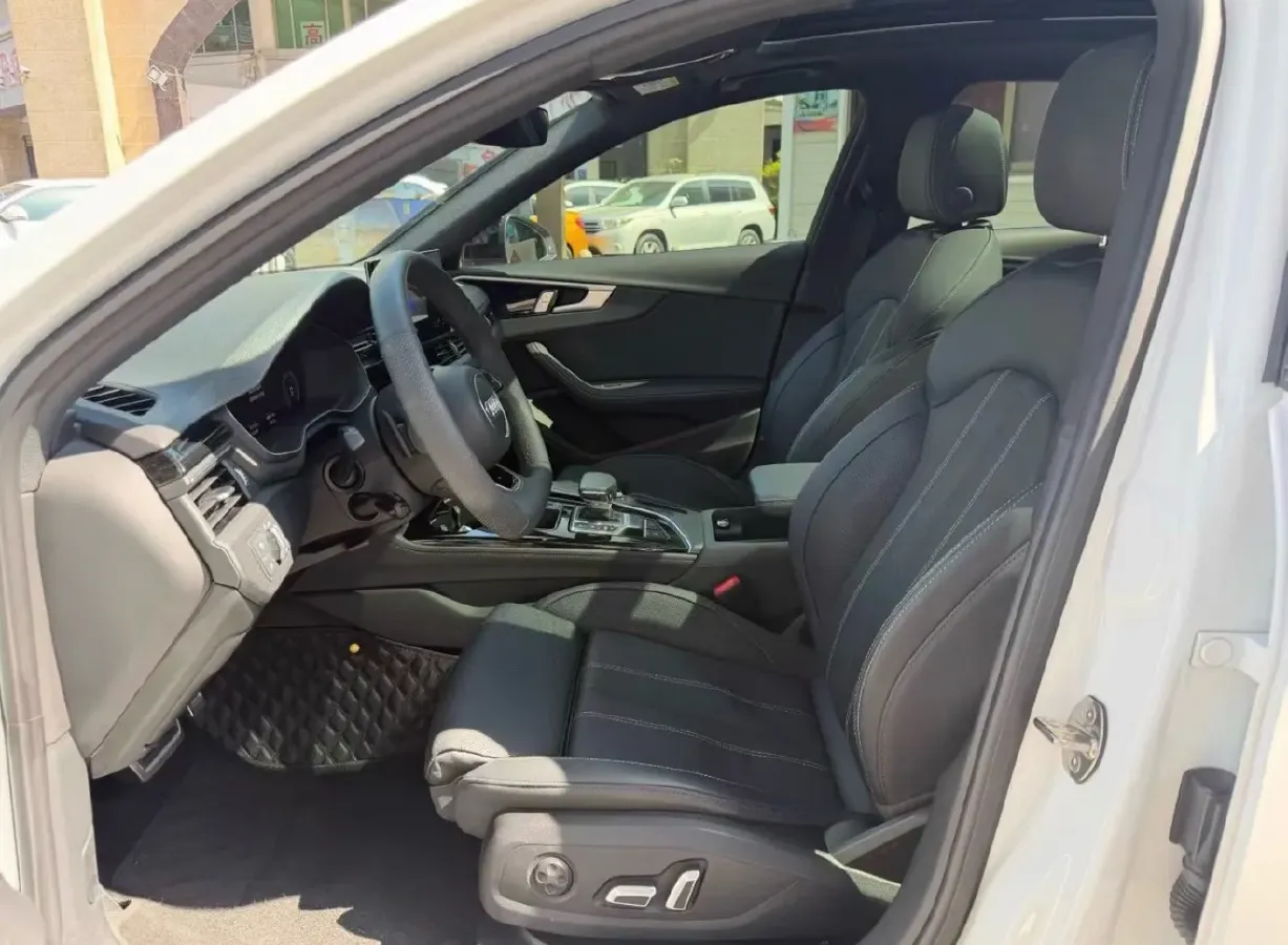 2023 Audi A4L 2.0T 190HP L4 7DCT,autocango,china used car exporter,china ev exporter,chinese used car exporter,chinese used ev exporter