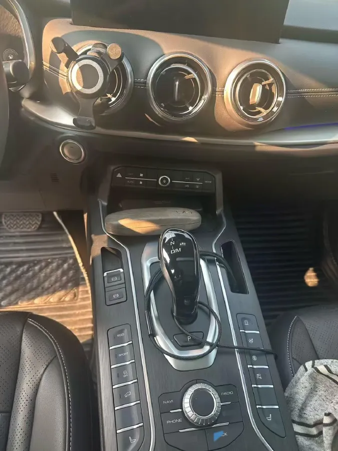 2021 WEY VV6 2.0T 227HP L4 7DCT,autocango,china used car exporter,china ev exporter,chinese used car exporter,chinese used ev exporter