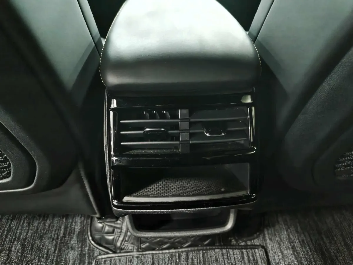 2024 Geely Monjaro 2.0T 218HP L4 7DCT,autocango,china used car exporter,china ev exporter,chinese used car exporter,chinese used ev exporter