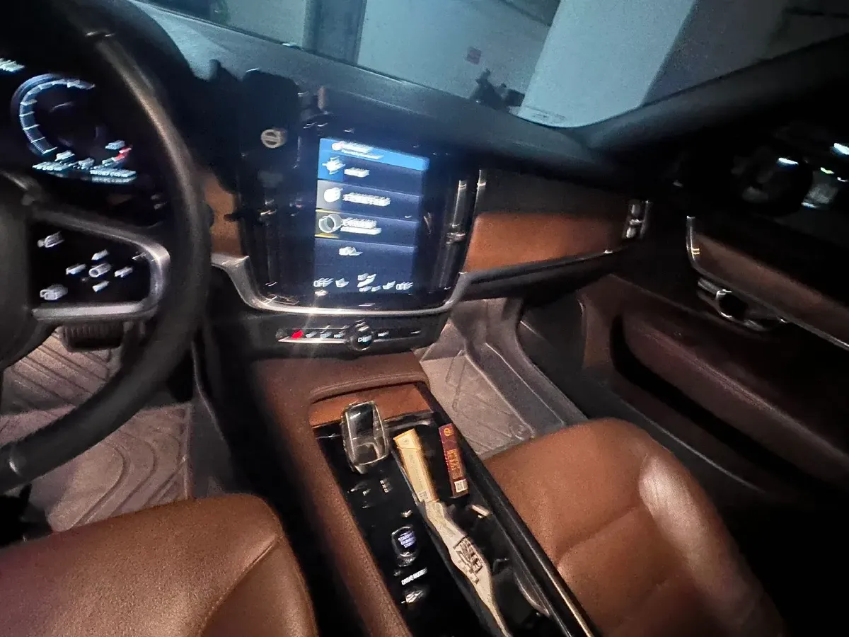 2021 Volvo S90 2.0T 250HP L4 8AT,autocango,china used car exporter,china ev exporter,chinese used car exporter,chinese used ev exporter